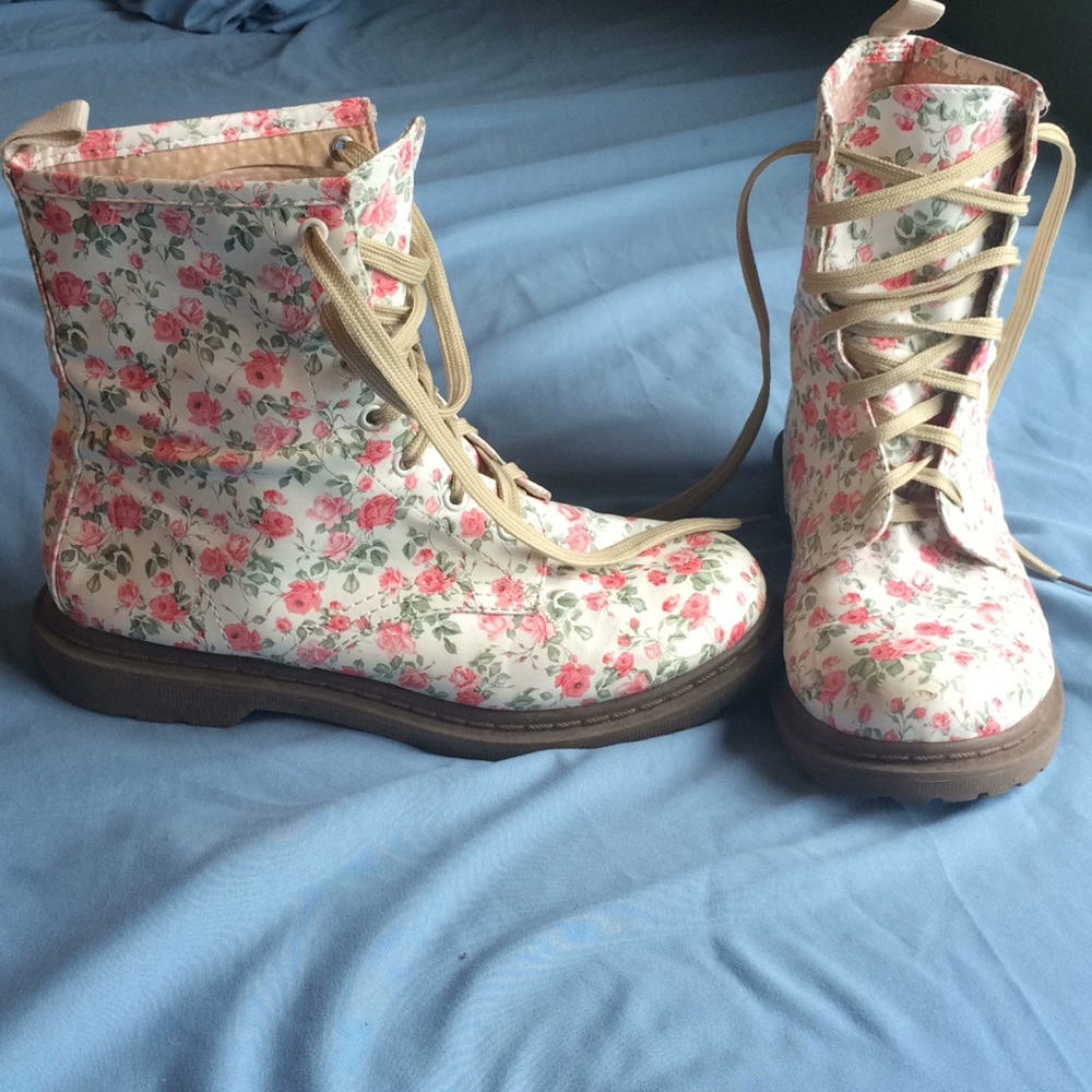 Floral combat boots Arizona Jean roses white pink